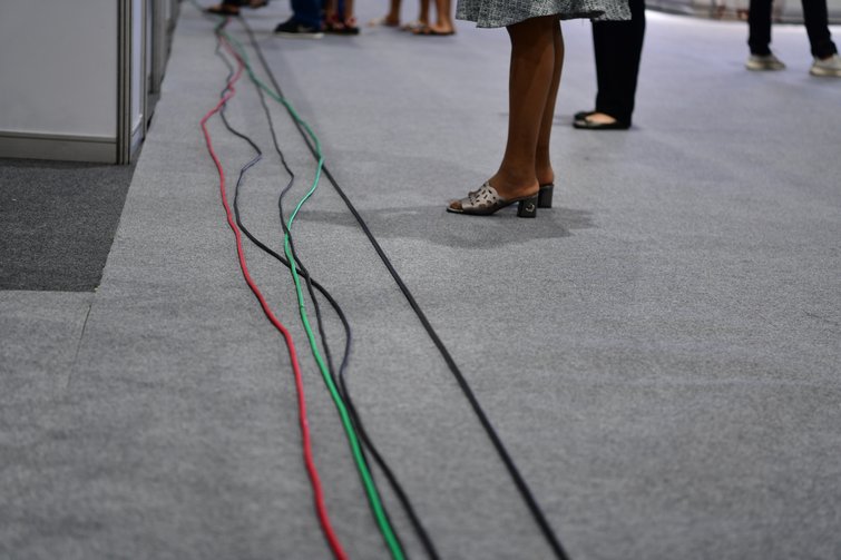 7 Ways to Stay Safe and Avoid Stress Injuries on Video Projects - Secure Wire Cables 7 Ways to Stay Safe and Avoid Stress Injuries on Video Projects - Secure Wire Cables