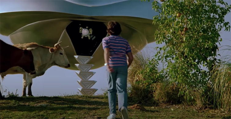 hovering ship in Flight of the Navigator